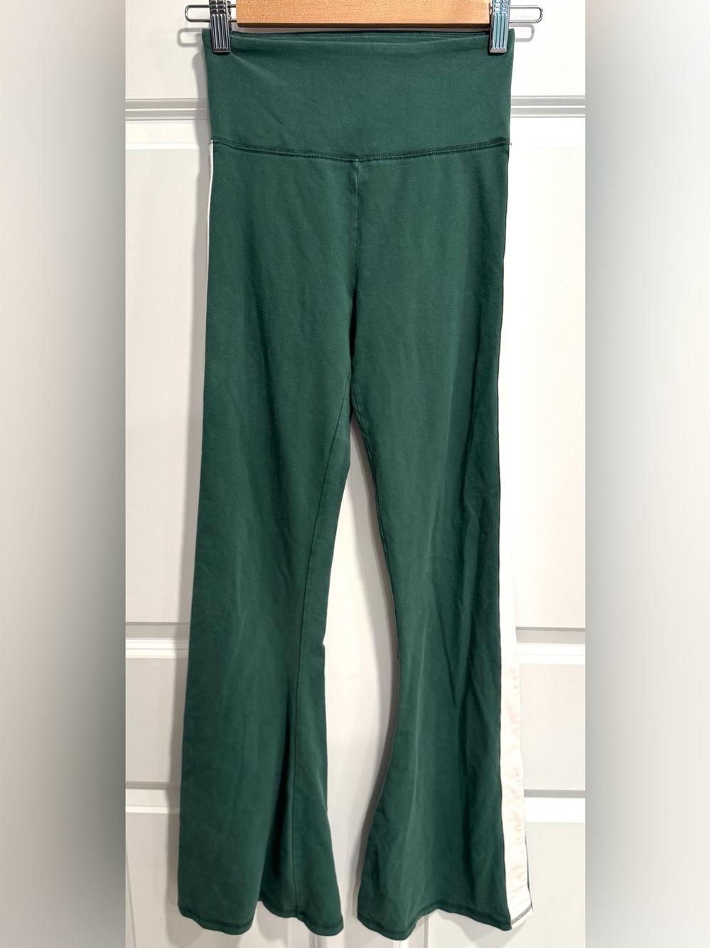 Hollister Gilly Hicks Active Recharge High-rise Flare Leggings